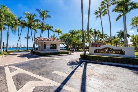 Villa ou maison à louer à Miami, Floride: 3 chambres, 177.07 m2 № 2390058 - photo 4