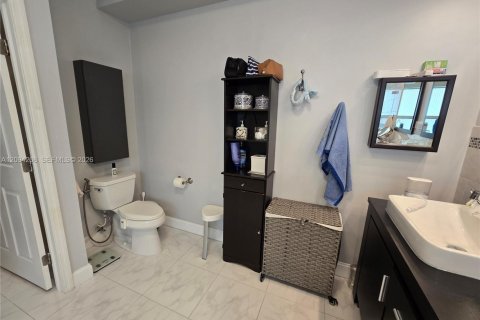 Villa ou maison à louer à Miami, Floride: 3 chambres, 177.07 m2 № 2390058 - photo 24