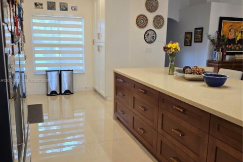 Villa ou maison à louer à Miami, Floride: 3 chambres, 177.07 m2 № 2390058 - photo 13
