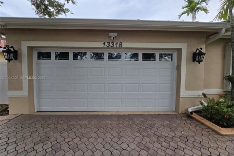 Villa ou maison à louer à Miami, Floride: 3 chambres, 177.07 m2 № 2390058 - photo 6
