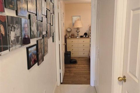 Villa ou maison à louer à Miami, Floride: 3 chambres, 177.07 m2 № 2390058 - photo 27
