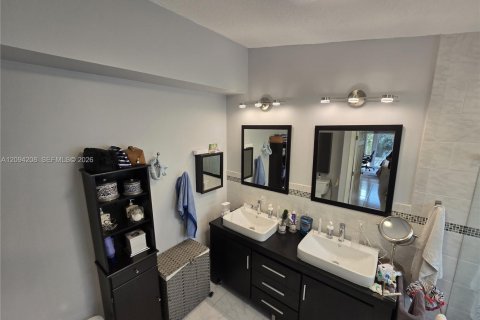 Villa ou maison à louer à Miami, Floride: 3 chambres, 177.07 m2 № 2390058 - photo 25