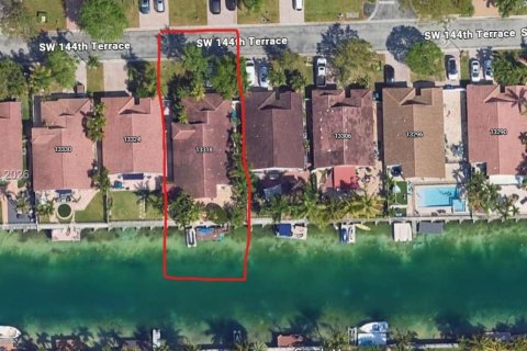 Villa ou maison à louer à Miami, Floride: 3 chambres, 177.07 m2 № 2390058 - photo 2