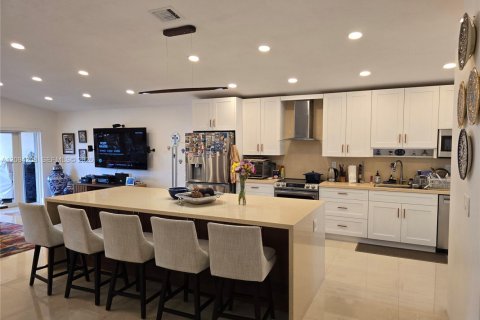 Villa ou maison à louer à Miami, Floride: 3 chambres, 177.07 m2 № 2390058 - photo 11