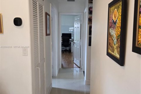 Villa ou maison à louer à Miami, Floride: 3 chambres, 177.07 m2 № 2390058 - photo 26