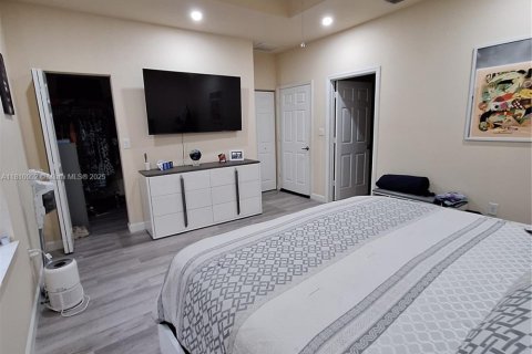 Casa en venta en Miami, Florida, 4 dormitorios, 175.03 m2 № 1752478 - foto 13