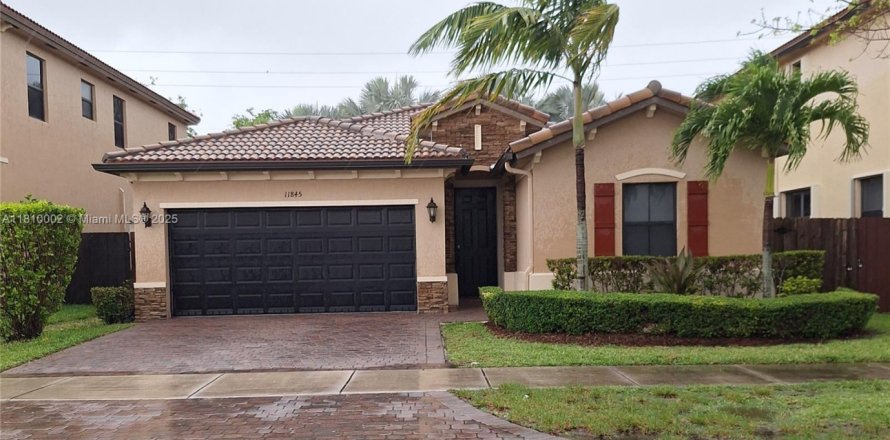 Casa en Miami, Florida 4 dormitorios, 175.03 m2 № 1752478
