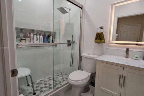 Casa en venta en Miami, Florida, 4 dormitorios, 175.03 m2 № 1752478 - foto 11
