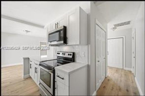 Villa ou maison à louer à Deerfield Beach, Floride: 1 chambre, 199 m2 № 2386905 - photo 6