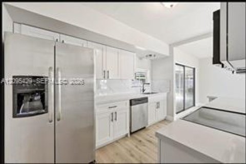 Villa ou maison à louer à Deerfield Beach, Floride: 1 chambre, 199 m2 № 2386905 - photo 4