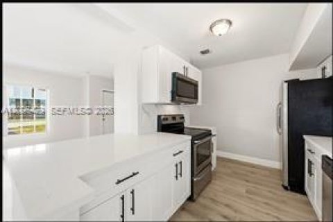 Villa ou maison à louer à Deerfield Beach, Floride: 1 chambre, 199 m2 № 2386905 - photo 5