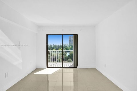 Condo in Miami, Florida, 1 bedroom  № 1807101 - photo 28