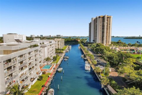 Condo in Miami, Florida, 1 bedroom  № 1807101 - photo 10
