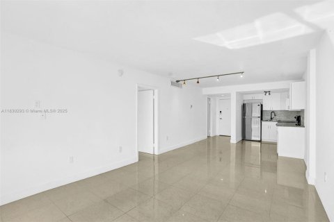Condo in Miami, Florida, 1 bedroom  № 1807101 - photo 19