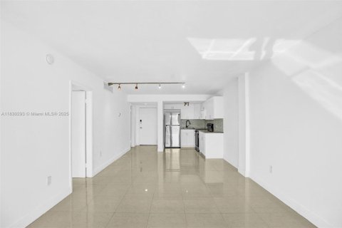 Condo in Miami, Florida, 1 bedroom  № 1807101 - photo 20