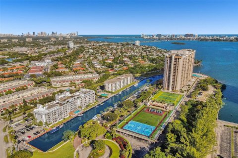 Condo in Miami, Florida, 1 bedroom  № 1807101 - photo 7
