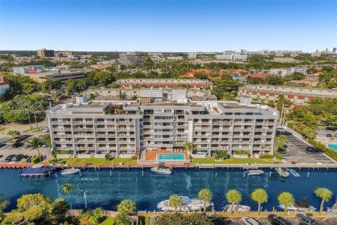 Condo in Miami, Florida, 1 bedroom  № 1807101 - photo 3