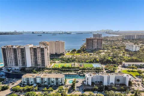 Condo in Miami, Florida, 1 bedroom  № 1807101 - photo 8