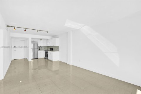 Condo in Miami, Florida, 1 bedroom  № 1807101 - photo 21