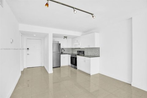 Condo in Miami, Florida, 1 bedroom  № 1807101 - photo 22