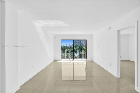 Condo in Miami, Florida, 1 bedroom  № 1807101 - photo 17