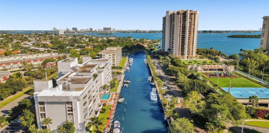 Condo in Miami, Florida, 1 bedroom  № 1807101
