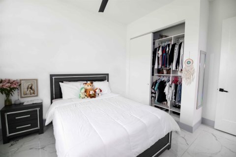 Casa en venta en Port St. Lucie, Florida, 4 dormitorios, 209.31 m2 № 2417597 - foto 9