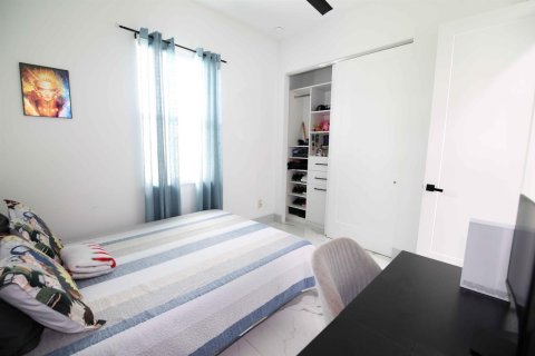Casa en venta en Port St. Lucie, Florida, 4 dormitorios, 209.31 m2 № 2417597 - foto 18