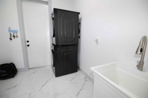 Casa en venta en Port St. Lucie, Florida, 4 dormitorios, 209.31 m2 № 2417597 - foto 28