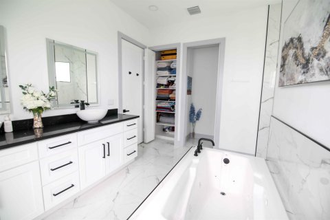 Casa en venta en Port St. Lucie, Florida, 4 dormitorios, 209.31 m2 № 2417597 - foto 23