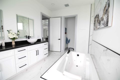 Casa en venta en Port St. Lucie, Florida, 4 dormitorios, 209.31 m2 № 2417597 - foto 25