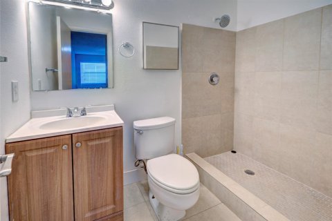 Townhouse in Deerfield Beach, Florida 2 bedrooms, 91.69 sq.m. № 1178481 - photo 1
