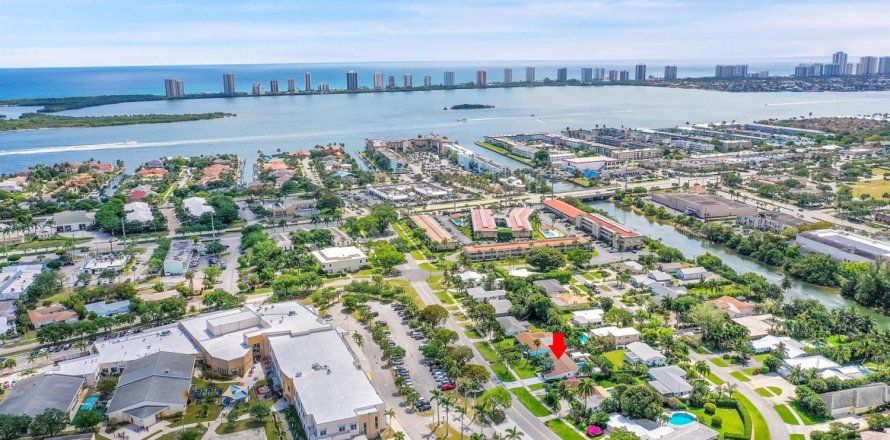 Villa ou maison à North Palm Beach, Floride 3 chambres, 138.7 m2 № 1096529