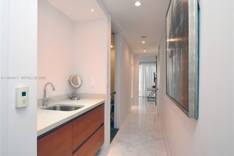 Copropriété à louer à Miami, Floride: 3 chambres, 253.72 m2 № 2056063 - photo 24