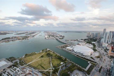 Copropriété à louer à Miami, Floride: 3 chambres, 253.72 m2 № 2056063 - photo 3