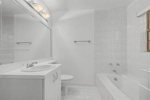 Купить виллу или дом в Майами, Флорида 4 спальни, № 2025799 - фото 20