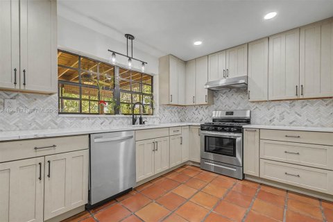 Купить виллу или дом в Майами, Флорида 4 спальни, № 2025799 - фото 16