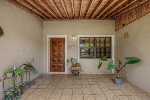 Купить виллу или дом в Майами, Флорида 4 спальни, № 2025799 - фото 3