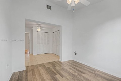 Купить виллу или дом в Майами, Флорида 4 спальни, № 2025799 - фото 28