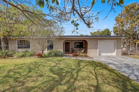 Купить виллу или дом в Майами, Флорида 4 спальни, № 2025799 - фото 1