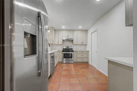 Купить виллу или дом в Майами, Флорида 4 спальни, № 2025799 - фото 15