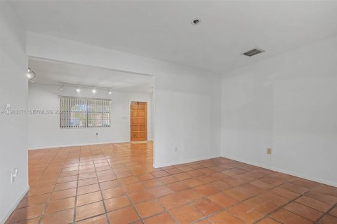 Купить виллу или дом в Майами, Флорида 4 спальни, № 2025799 - фото 9