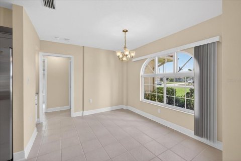 House in New Port Richey, Florida 5 bedrooms, 270.81 sq.m. № 2230102 - photo 26