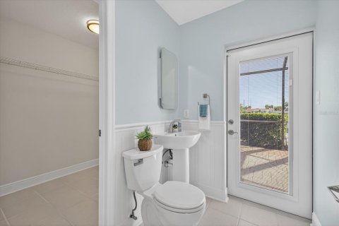 House in New Port Richey, Florida 5 bedrooms, 270.81 sq.m. № 2230102 - photo 25