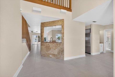 House in New Port Richey, Florida 5 bedrooms, 270.81 sq.m. № 2230102 - photo 9