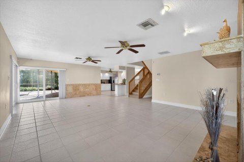 House in New Port Richey, Florida 5 bedrooms, 270.81 sq.m. № 2230102 - photo 23
