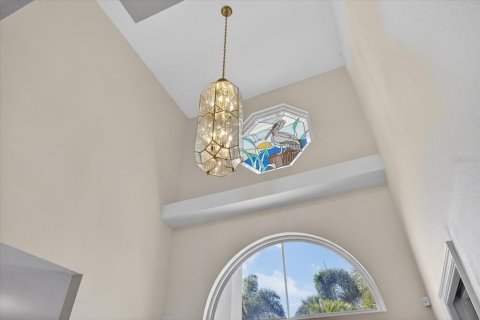 House in New Port Richey, Florida 5 bedrooms, 270.81 sq.m. № 2230102 - photo 8