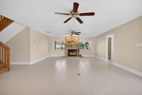 House in New Port Richey, Florida 5 bedrooms, 270.81 sq.m. № 2230102 - photo 20