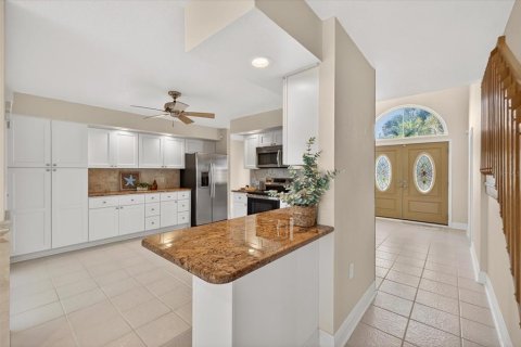 House in New Port Richey, Florida 5 bedrooms, 270.81 sq.m. № 2230102 - photo 17