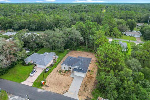 House in Citrus Springs, Florida 4 bedrooms, 156.73 sq.m. № 1904663 - photo 2